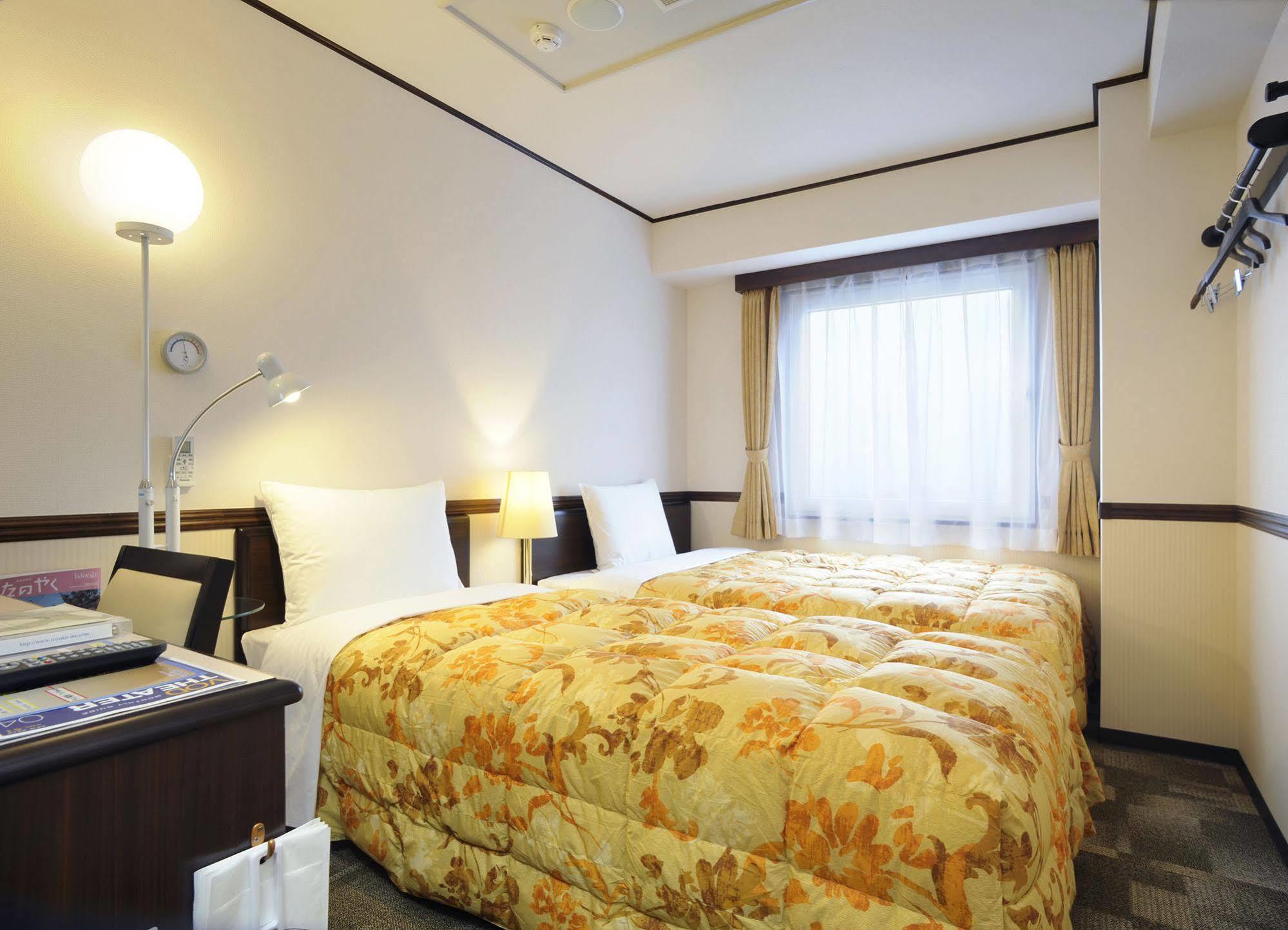 Toyoko Inn Saitama Shintoshin Exteriör bild